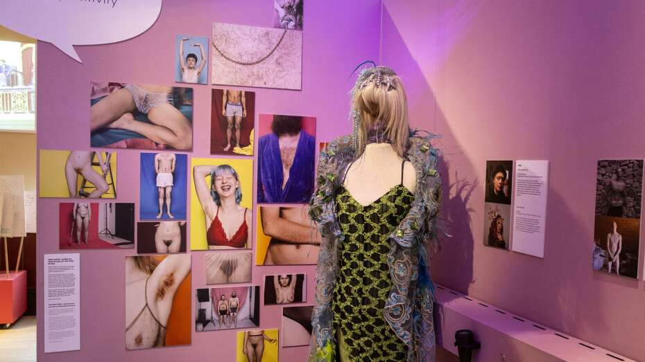 Kvindemuseet Aarhus formidler kønnenes historie: Rødhætte kan også være en superhelt | Herning Folkeblad