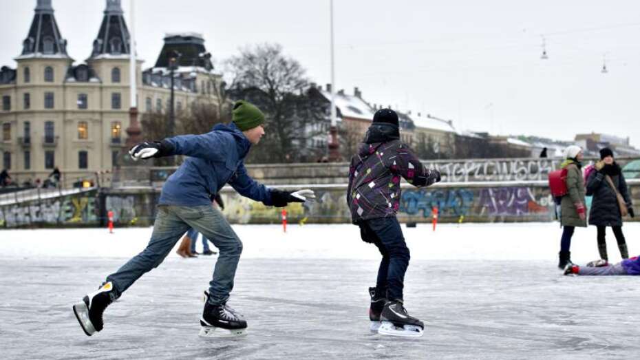 Isen på flere søer i København er nu til skøjteløb | Folkeblad