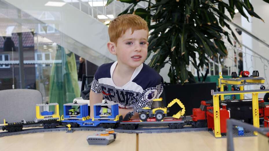 Teasing cement Være Sjældne klodser: Lego-entusiaster spredte byggeglæde i biblioteket | Skive  Folkeblad