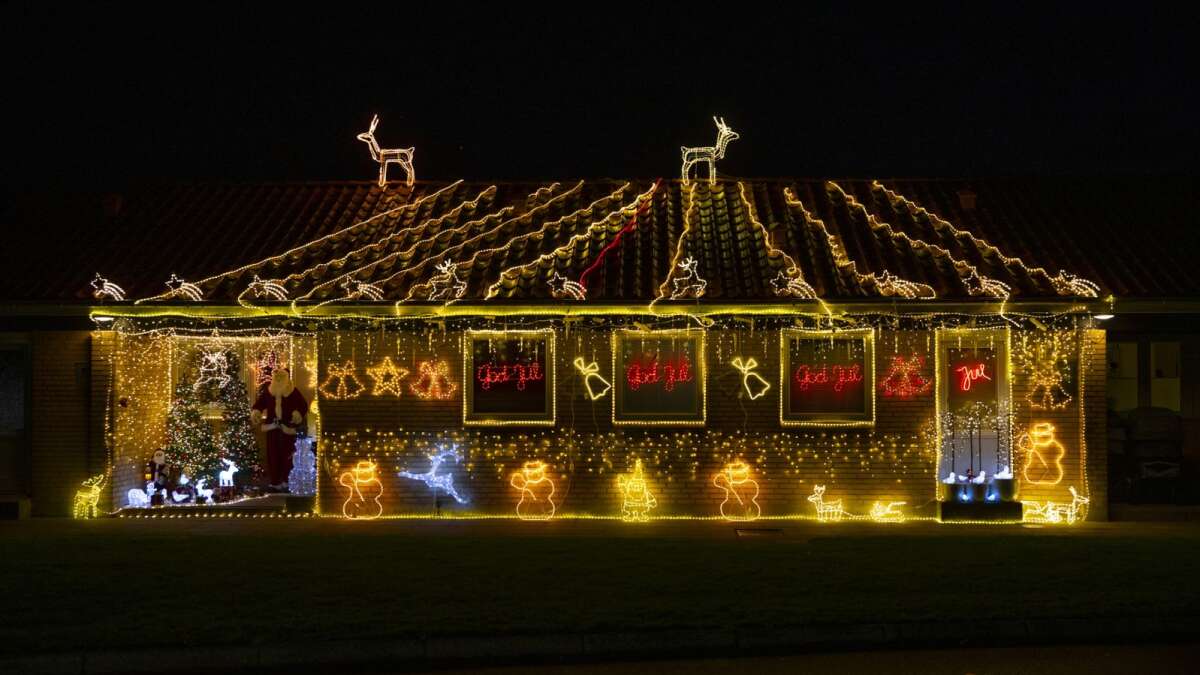 Tog halvanden måned at sætte op: Masser af julelys på Lindevænget Midtjyllands