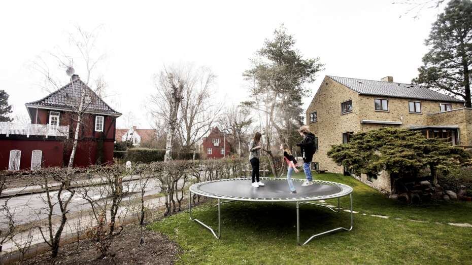 lukker styrte entusiasme Mægler råder til dialog før der klages over trampolin | Herning Folkeblad