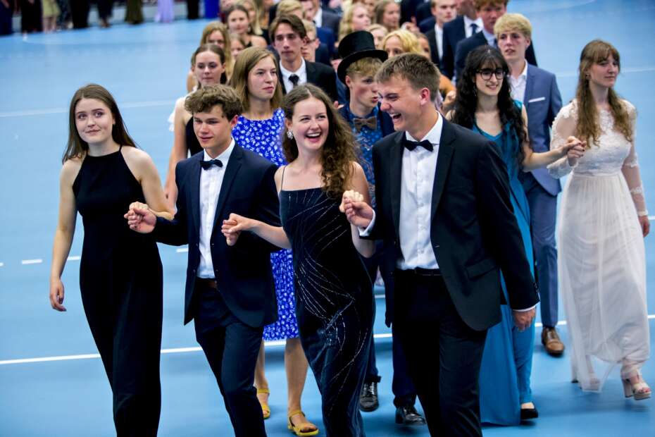 Galleri: Gymnasieelever danser Les Lanciers | Midtjyllands