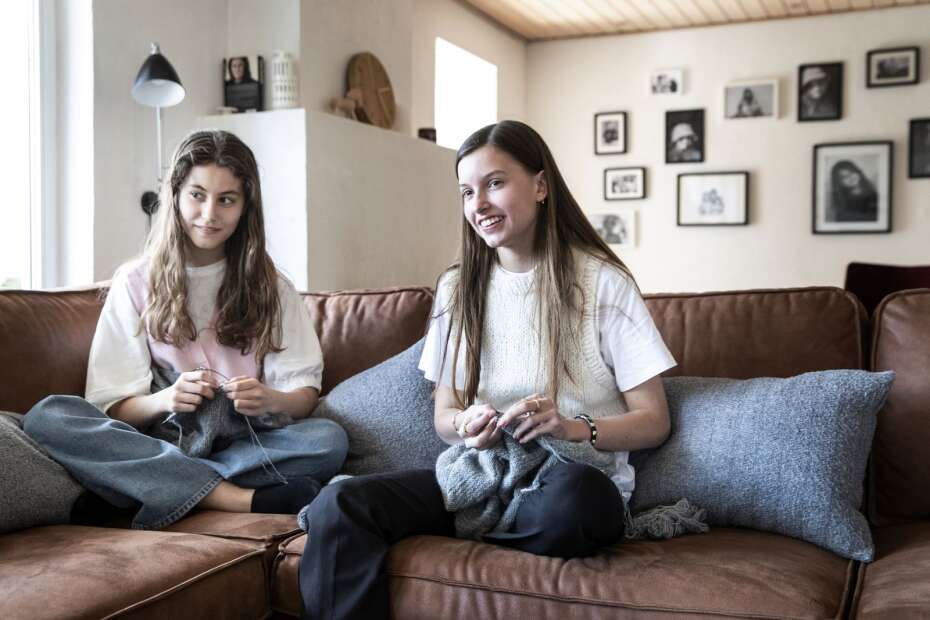 14-årige herningensere har succes deres strik på Instagram - og i | Søndag Herning