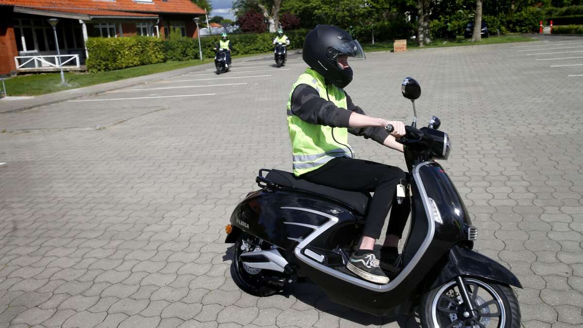 lastbil Taiko mave Triumferende UngHerning har investeret i lydløse el-scootere til knallertkøreskolen |  Herning Folkeblad